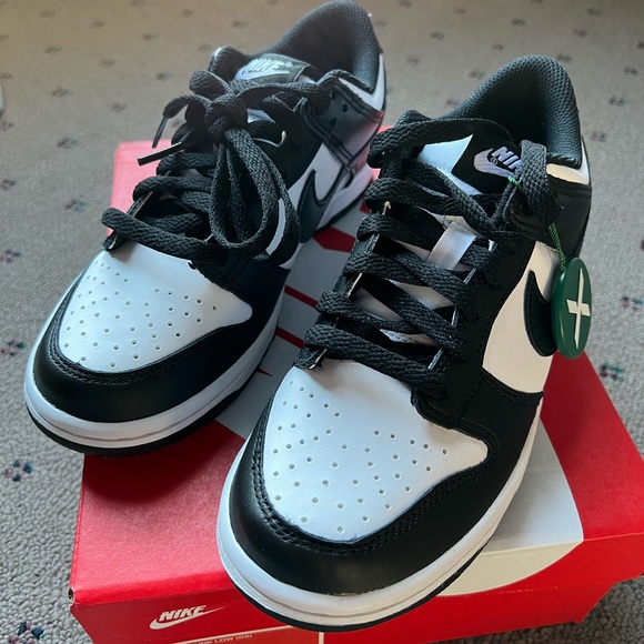 Nike Panda Low Dunks - Picture 4 of 4
